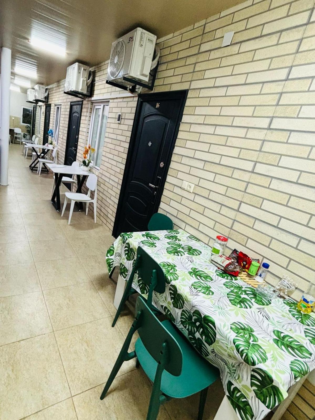 ホテル Nana'S House バトゥーミ エクステリア 写真